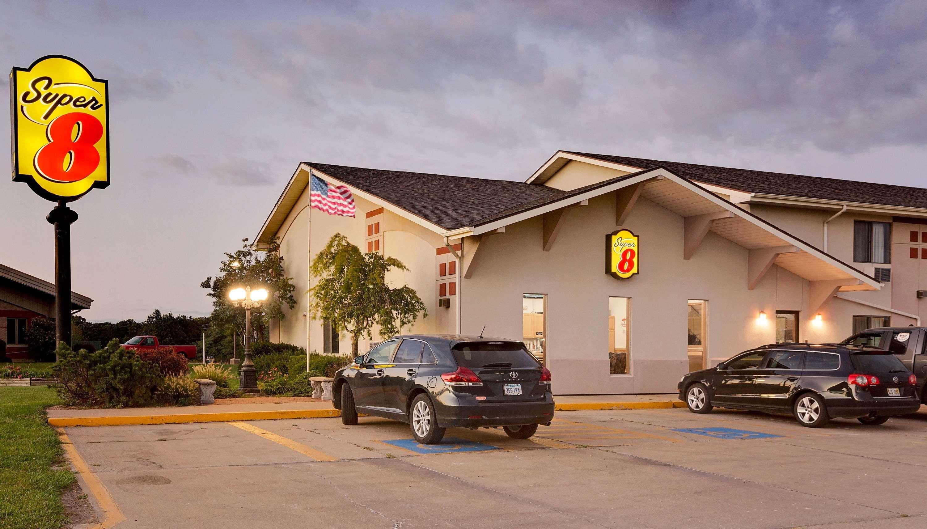 Super 8 By Wyndham Keokuk Hotel Exterior photo