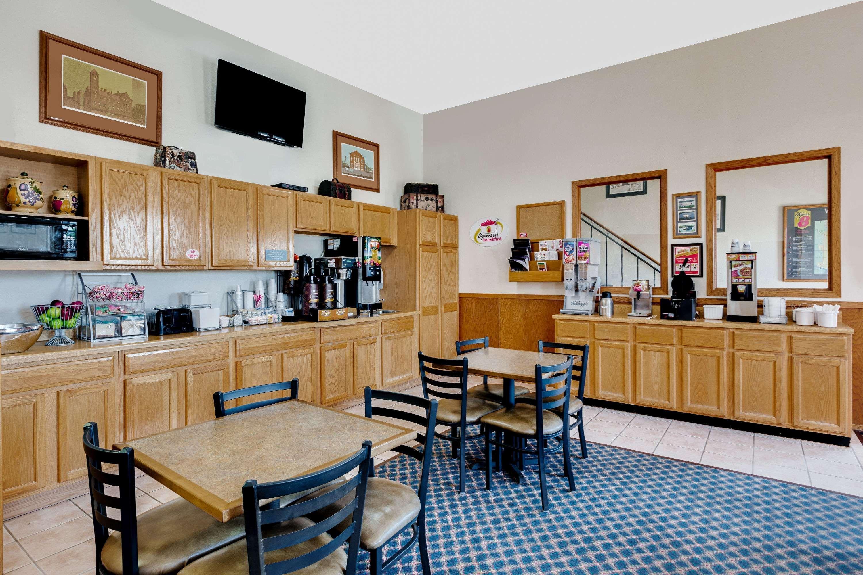 Super 8 By Wyndham Keokuk Hotel Exterior photo