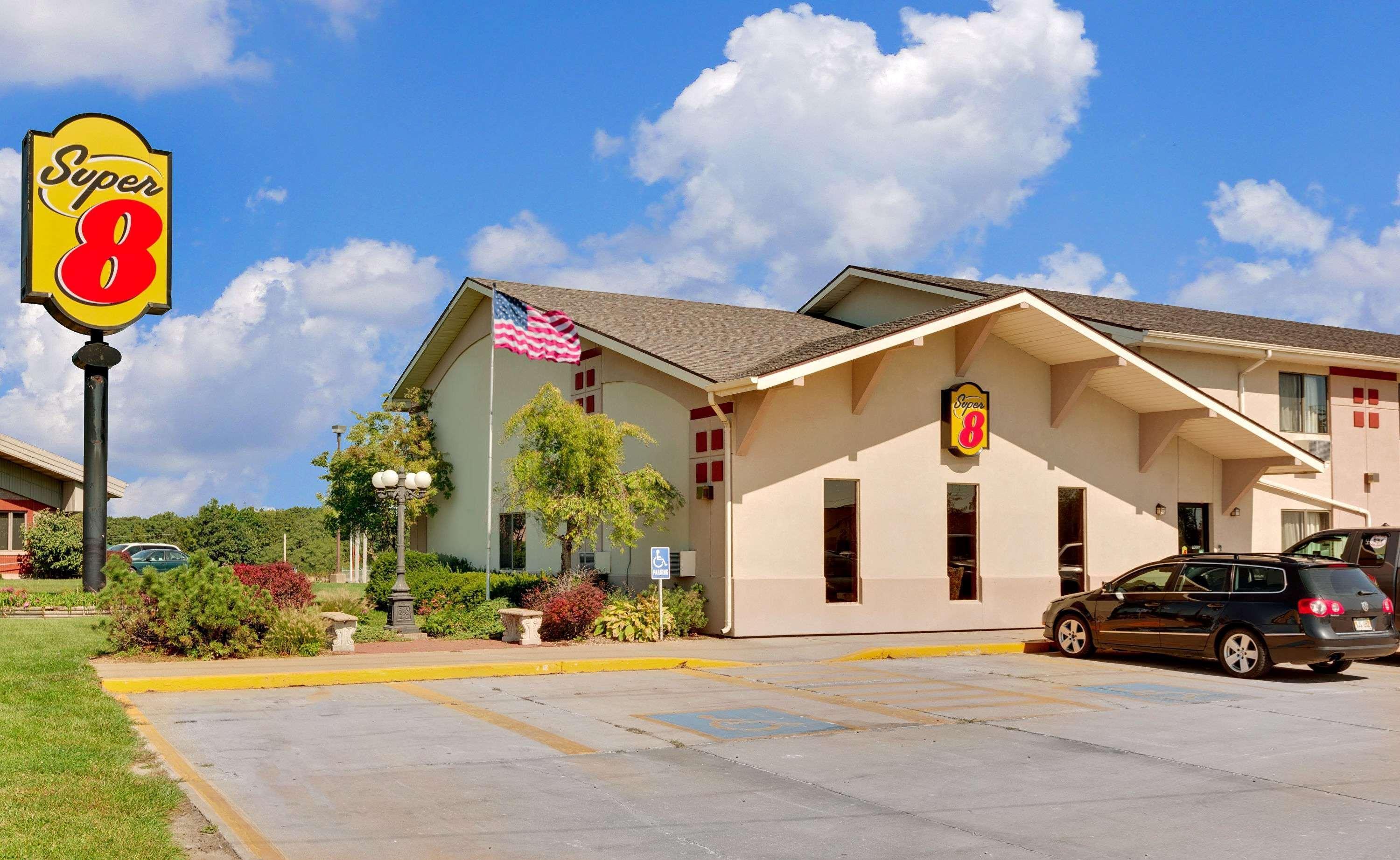 Super 8 By Wyndham Keokuk Hotel Exterior photo