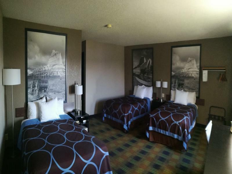 Super 8 By Wyndham Keokuk Hotel Exterior photo